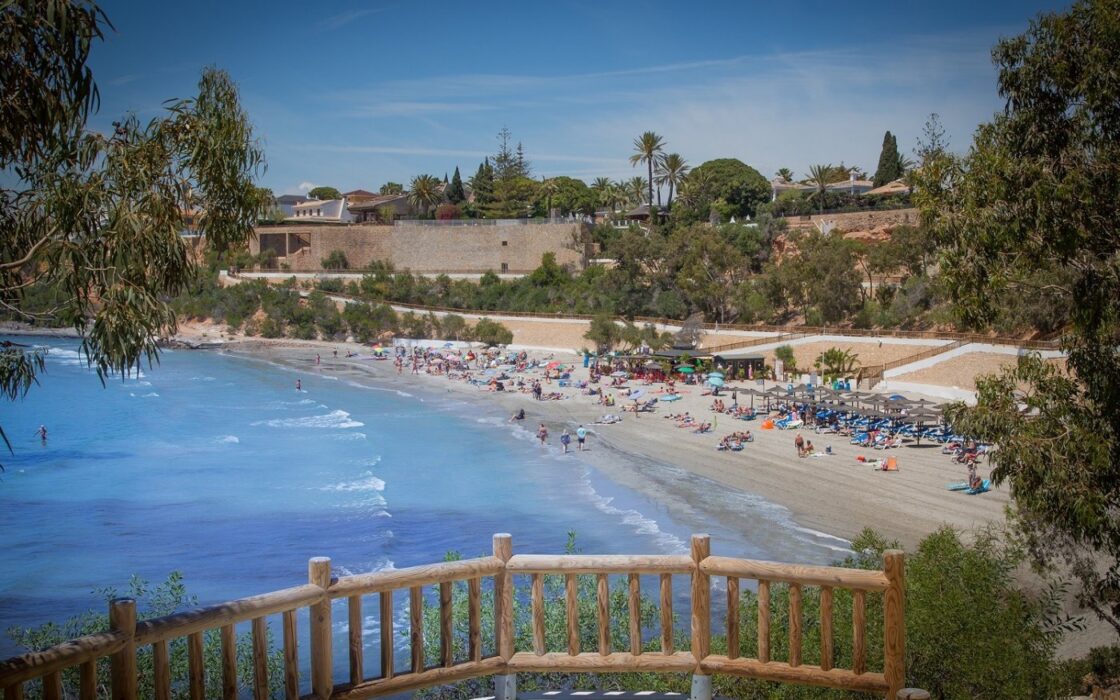 Новые виллы в Ориуэла-Коста с частным садом и бассейном