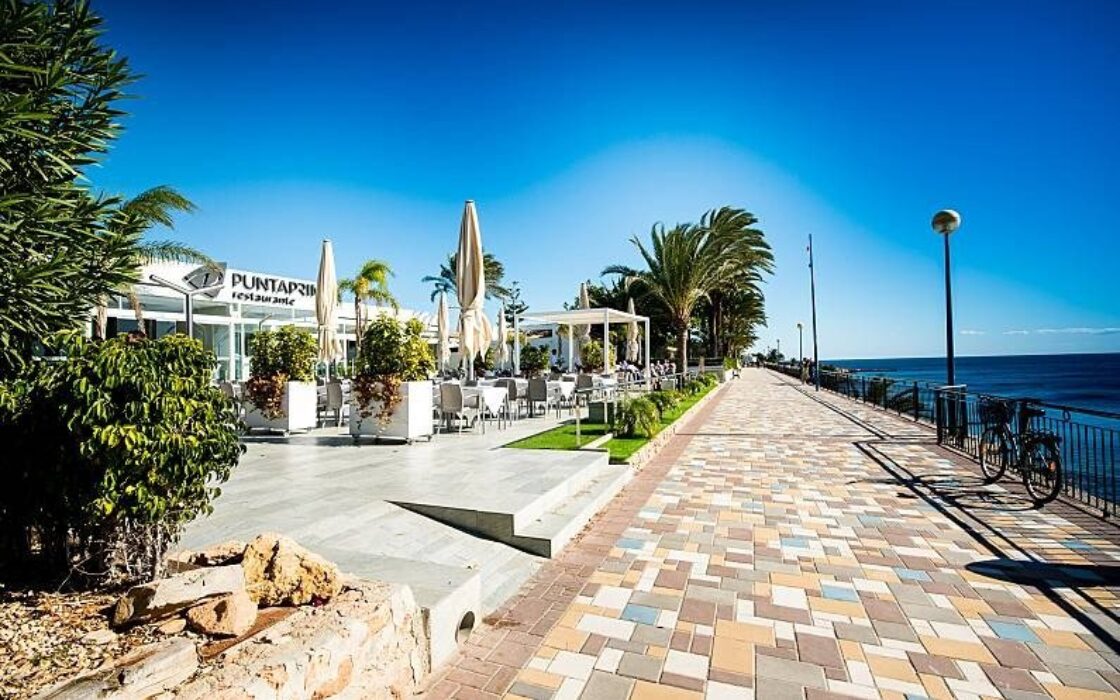 Новий комплекс з терасою в Пунта Прима, 4 кімнати, 125 кв.м.