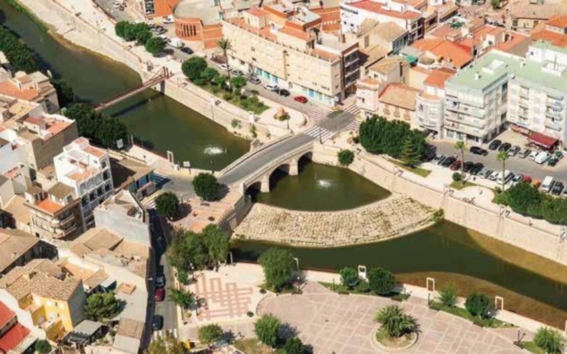 Новые виллы в Рохалесе с террасой и бассейном 136 кв.м