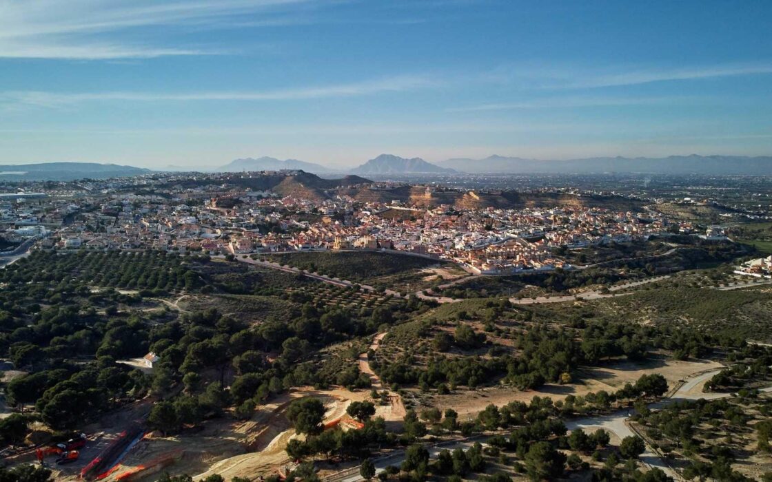 Новые виллы в Рохалесе с террасой и бассейном 136 кв.м