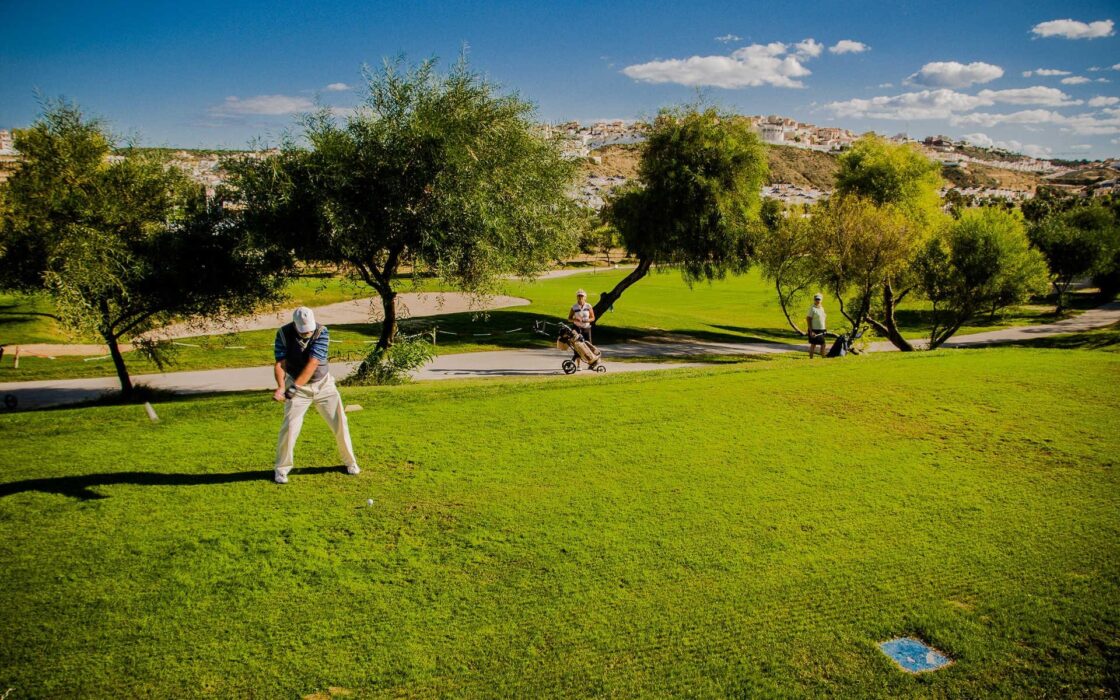Новые виллы в Рохалесе с террасой и бассейном 136 кв.м
