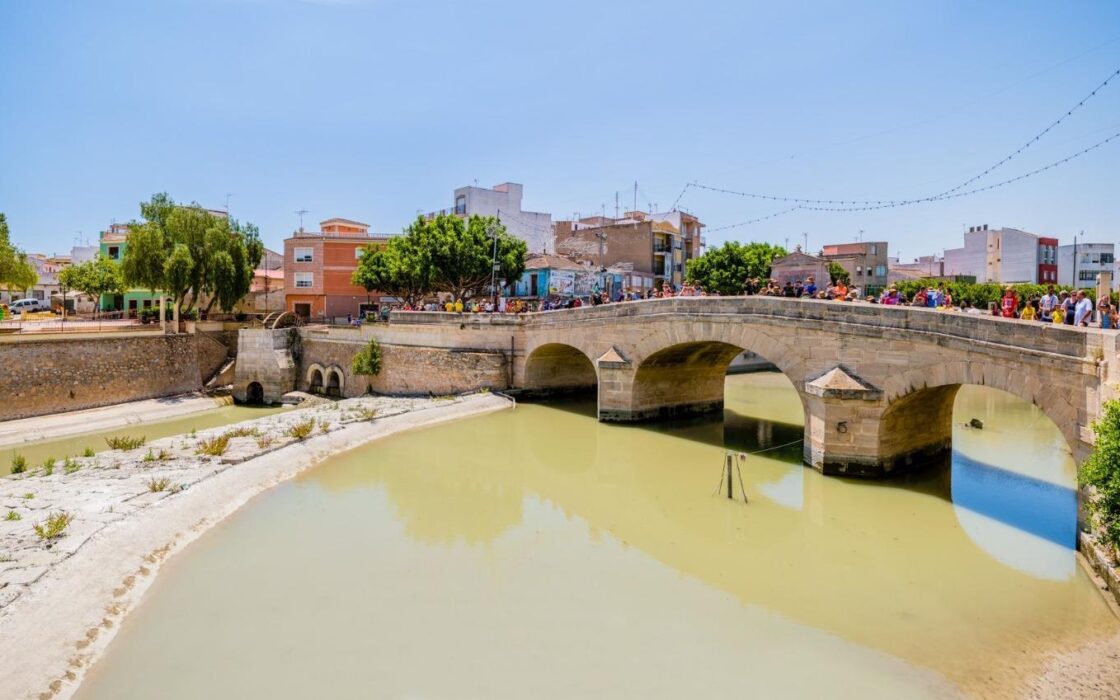 Новые виллы в Рохалесе с террасой и бассейном 136 кв.м