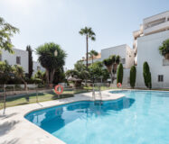 Квартира в Нуева Андалусия 117 кв.м з терасою біля моря