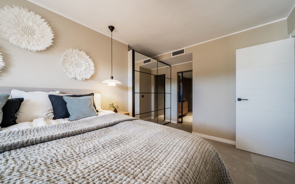 Квартира в Нуева Андалусия 117 кв.м з терасою біля моря