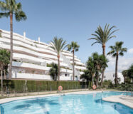 Квартира в Нуева Андалусия 117 кв.м з терасою біля моря