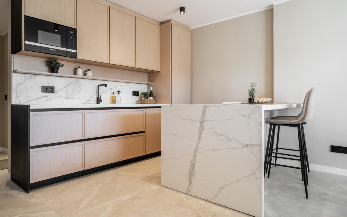 Квартира в Нуева Андалусия 117 кв.м з терасою біля моря