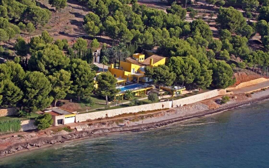 Вилла у моря в Альтее 497 кв.м з 3 спальнями та терасою