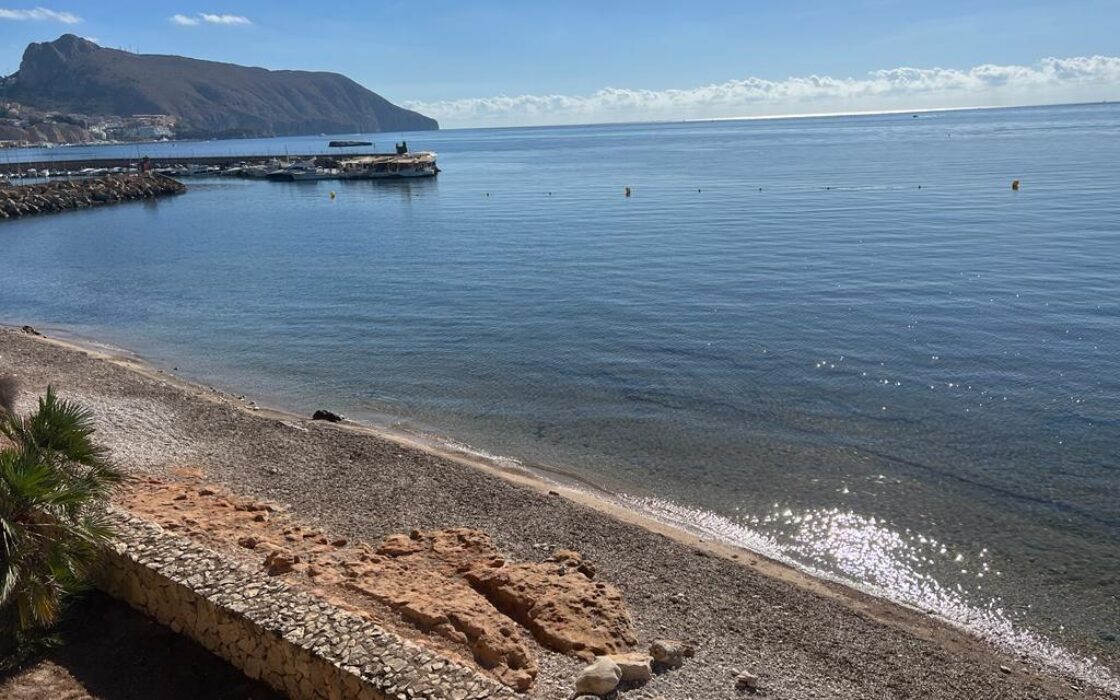 Вилла у моря в Альтее 497 кв.м з 3 спальнями та терасою