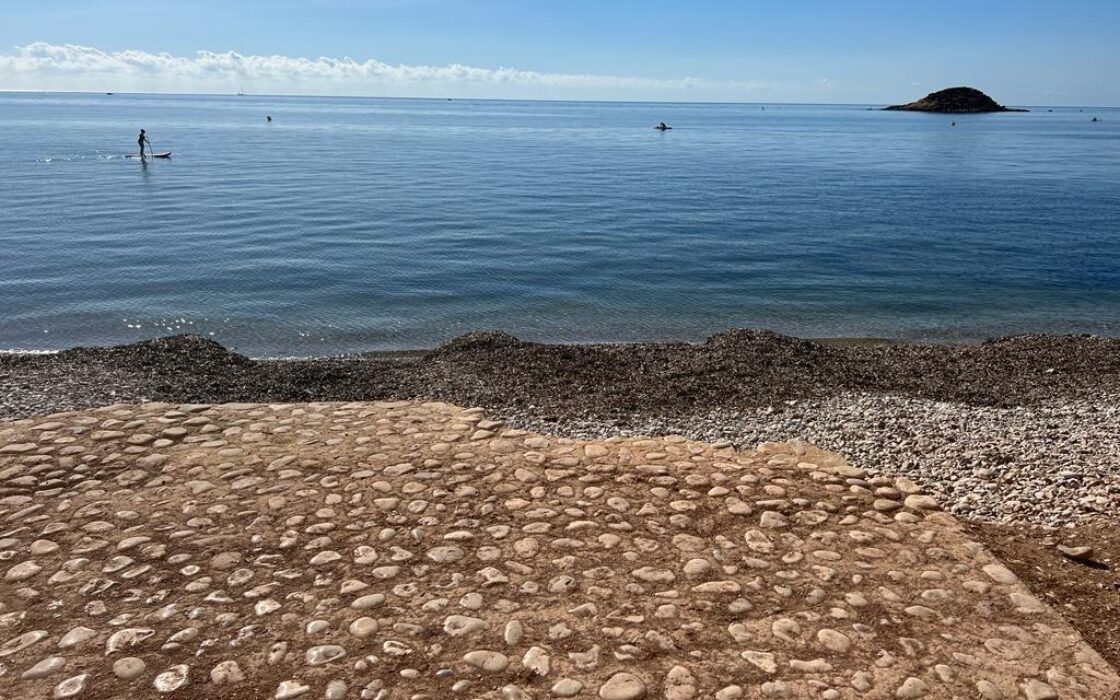 Вилла у моря в Альтее 497 кв.м з 3 спальнями та терасою