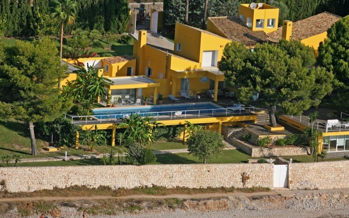 Вилла у моря в Альтее 497 кв.м з 3 спальнями та терасою