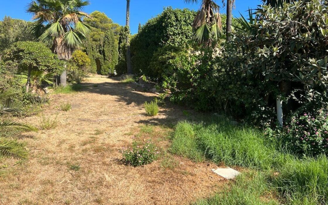 Вилла у моря в Альтее 497 кв.м з 3 спальнями та терасою