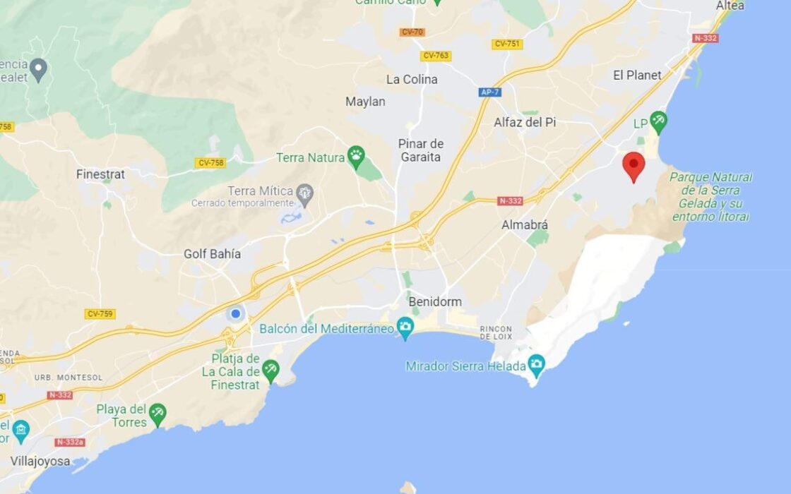 Новая вилла с бассейном в Альбире, 378 кв.м, у моря