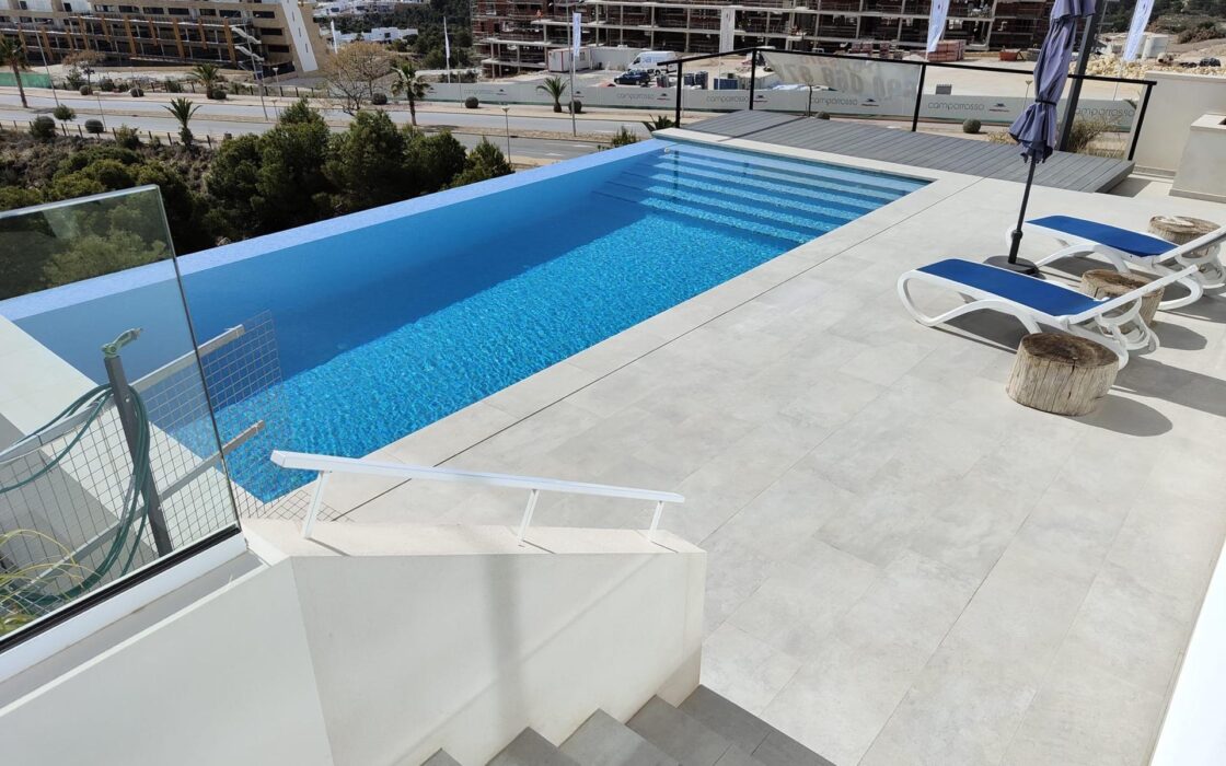 Простора вілла 611 кв.м у Фінестраті з басейном