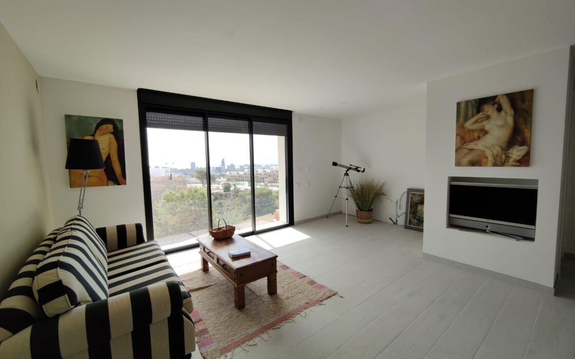 Простора вілла 611 кв.м у Фінестраті з басейном