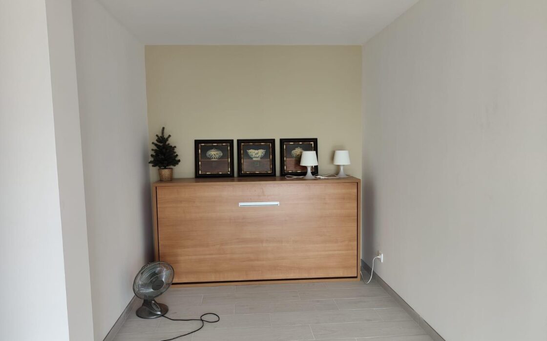 Простора вілла 611 кв.м у Фінестраті з басейном