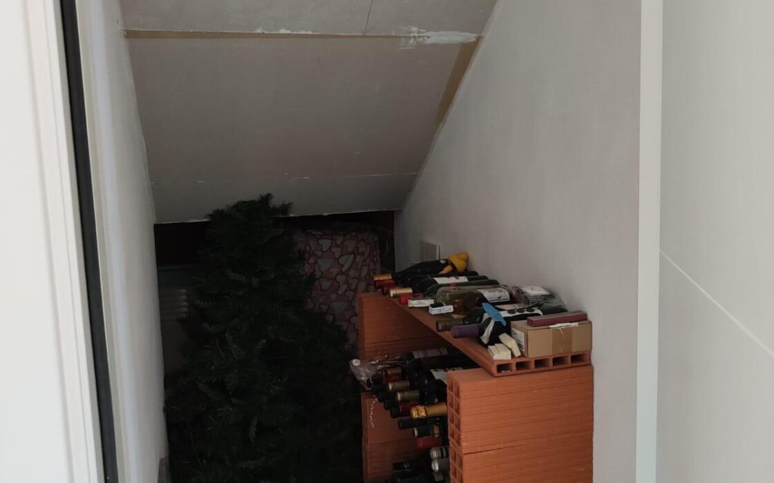 Простора вілла 611 кв.м у Фінестраті з басейном