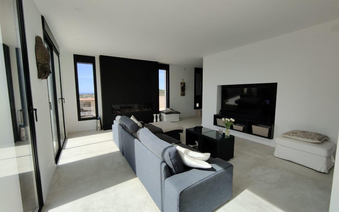 Простора вілла 611 кв.м у Фінестраті з басейном