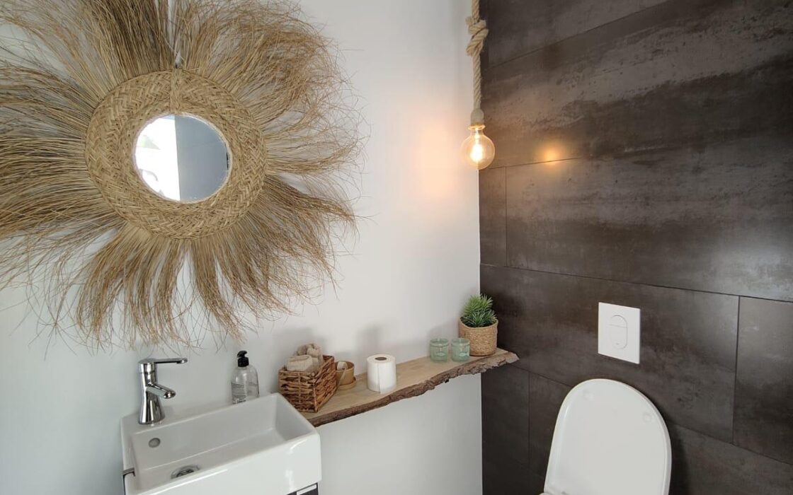 Простора вілла 611 кв.м у Фінестраті з басейном