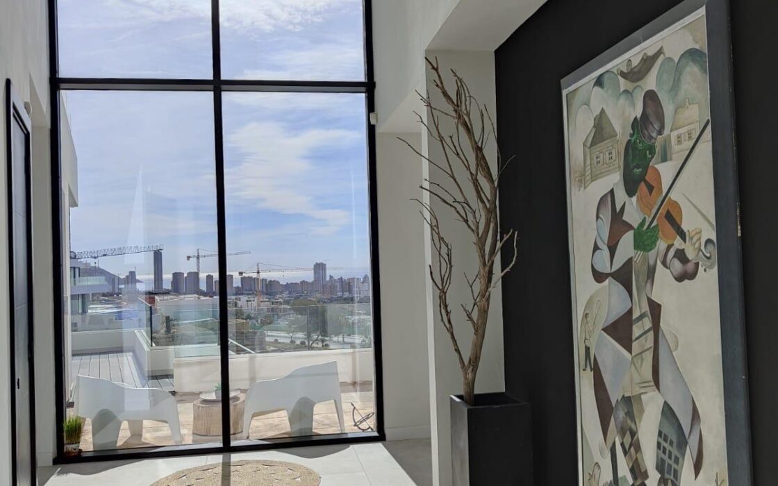 Простора вілла 611 кв.м у Фінестраті з басейном