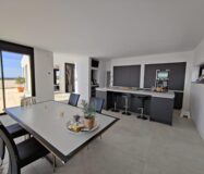 Простора вілла 611 кв.м у Фінестраті з басейном