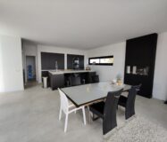 Простора вілла 611 кв.м у Фінестраті з басейном