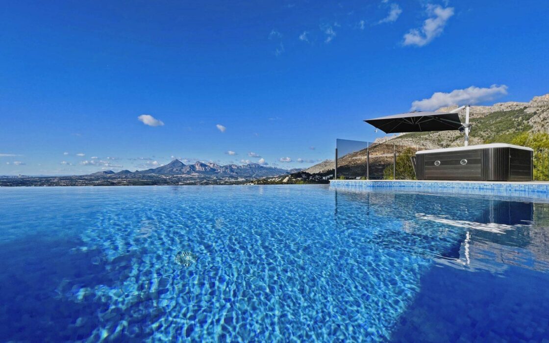 Вилла в Альтее с прекрасным видом на море и горы 351 кв.м