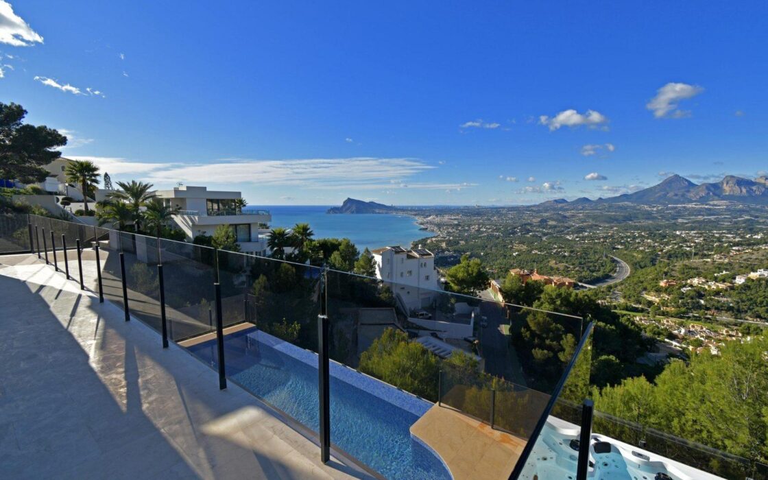 Вилла в Альтее с прекрасным видом на море и горы 351 кв.м