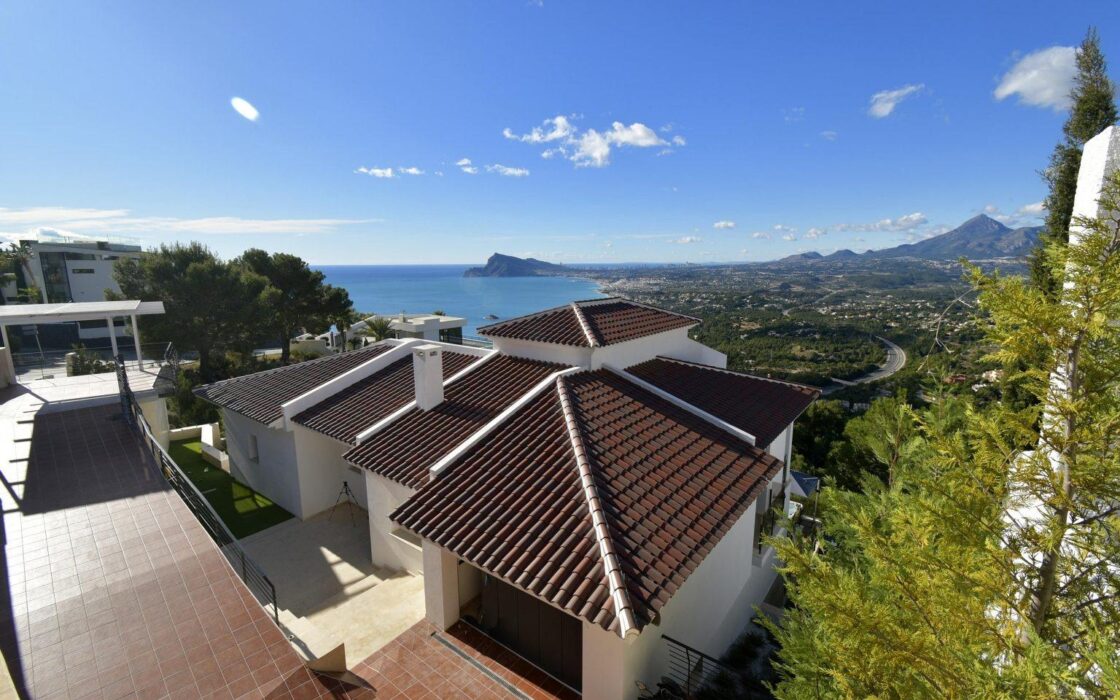 Вилла в Альтее с прекрасным видом на море и горы 351 кв.м