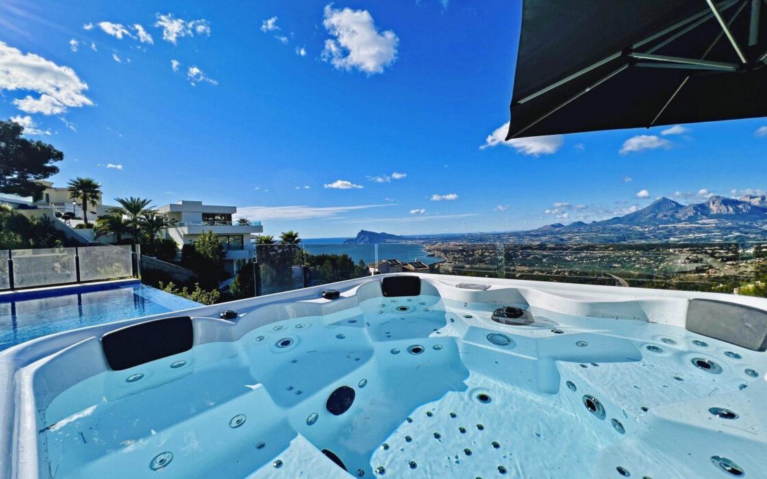 Вилла в Альтее с прекрасным видом на море и горы 351 кв.м