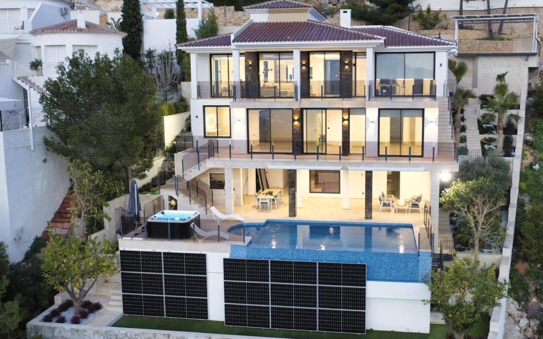 Вилла в Альтее с прекрасным видом на море и горы 351 кв.м