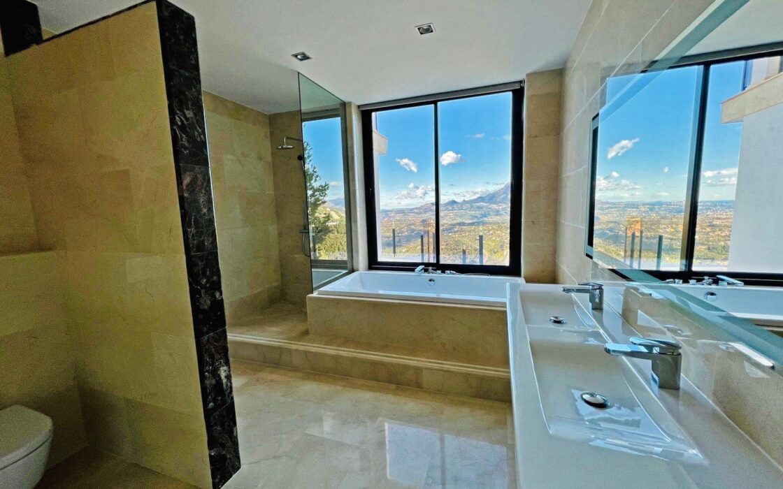 Вилла в Альтее с прекрасным видом на море и горы 351 кв.м