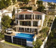 Вилла в Альтее с прекрасным видом на море и горы 351 кв.м