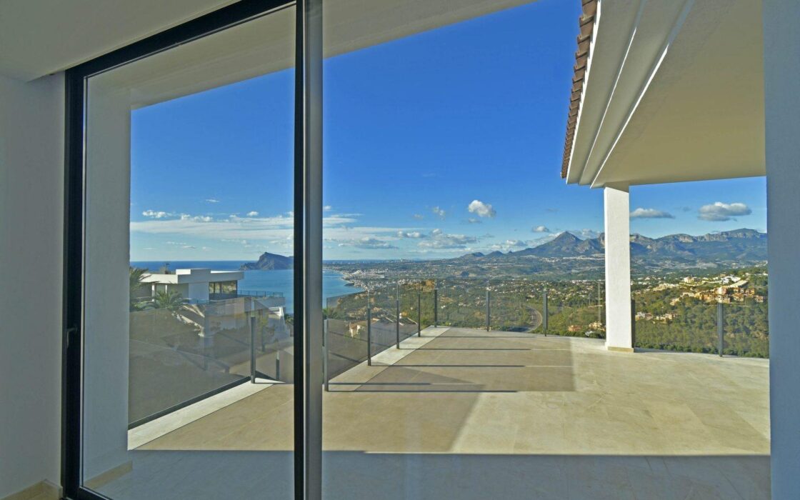 Вилла в Альтее с прекрасным видом на море и горы 351 кв.м