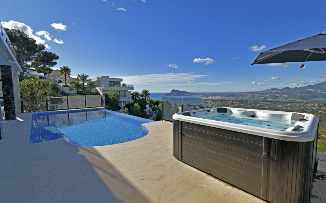 Вилла в Альтее с прекрасным видом на море и горы 351 кв.м