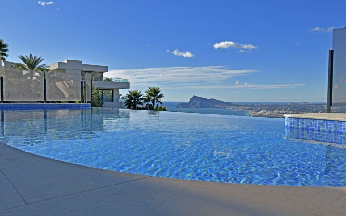 Вилла в Альтее с прекрасным видом на море и горы 351 кв.м