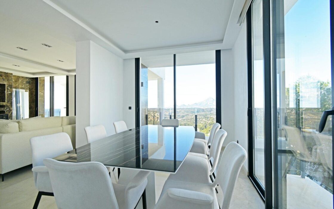 Вилла в Альтее с прекрасным видом на море и горы 351 кв.м