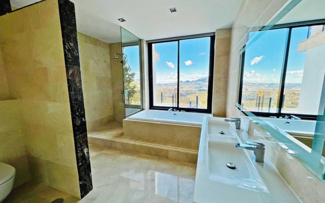 Вилла в Альтее с прекрасным видом на море и горы 351 кв.м