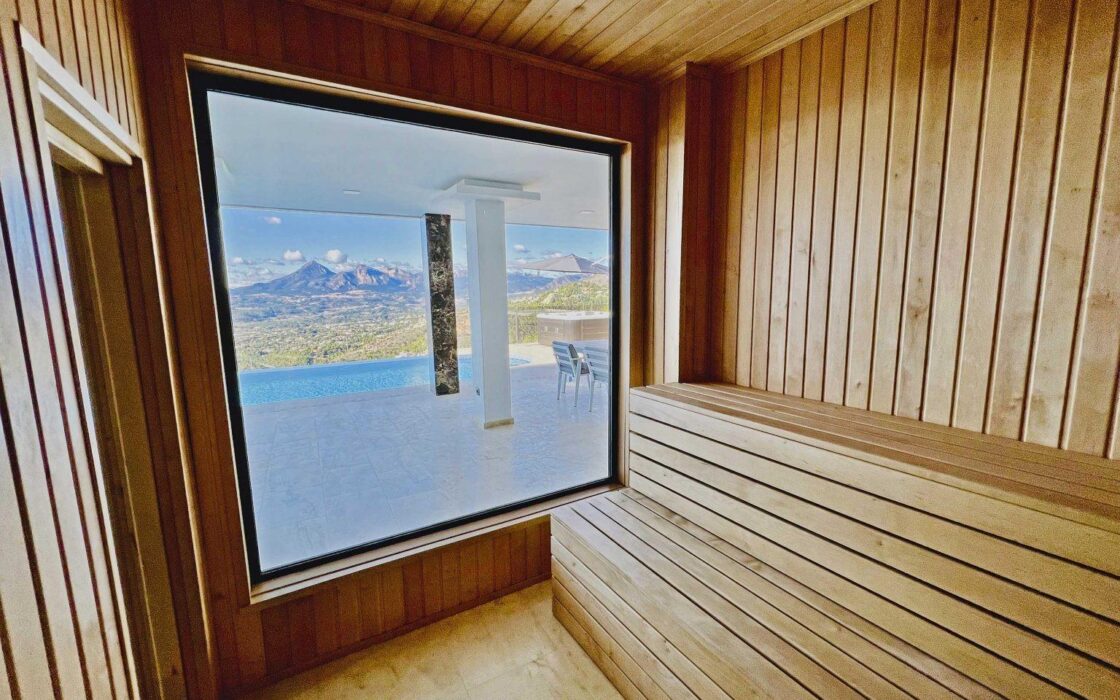 Вилла в Альтее с прекрасным видом на море и горы 351 кв.м