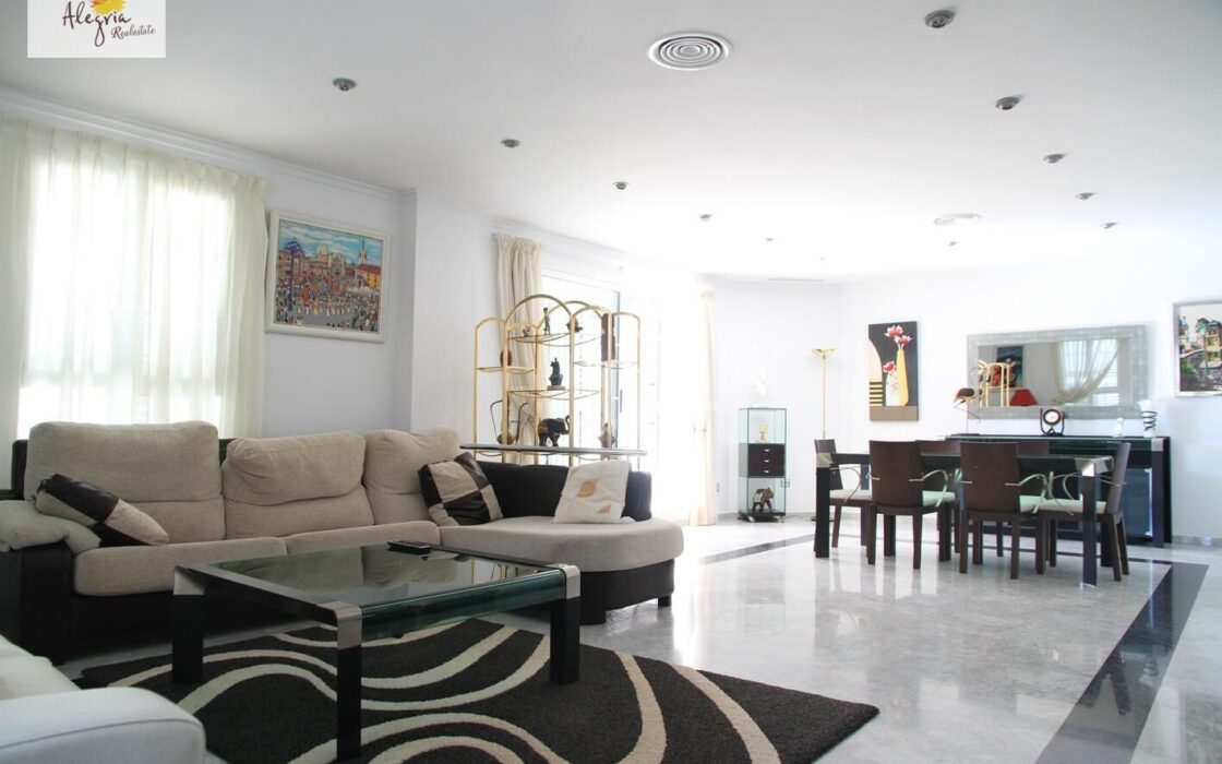 Вилла с террасами в Ла Эльяне, 4 спальни, 480 кв.м.