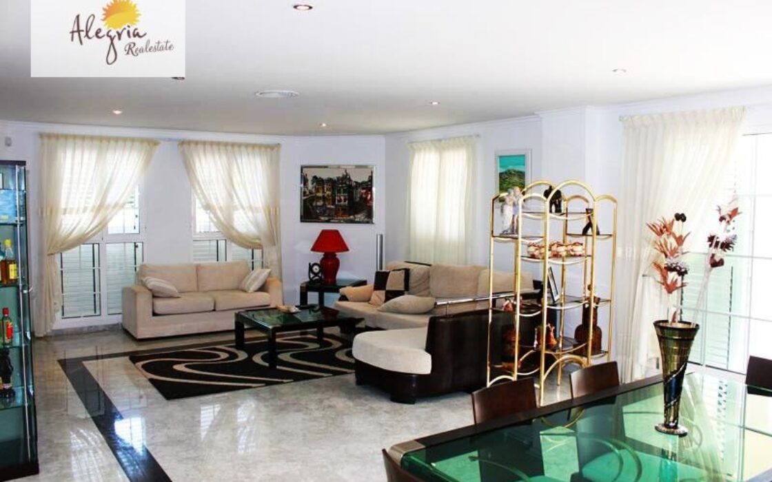 Вилла с террасами в Ла Эльяне, 4 спальни, 480 кв.м.