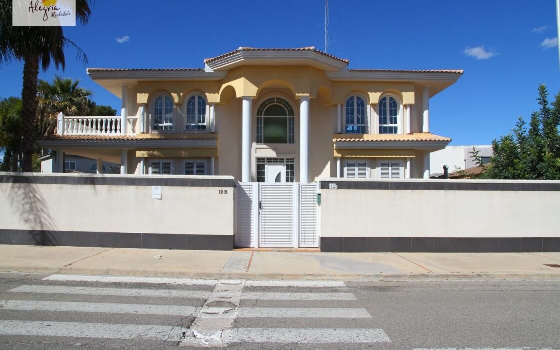 Вилла с террасами в Ла Эльяне, 4 спальни, 480 кв.м.