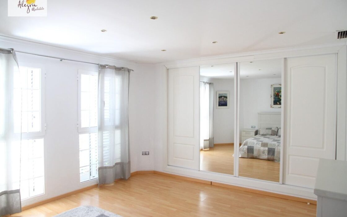 Вилла с террасами в Ла Эльяне, 4 спальни, 480 кв.м.