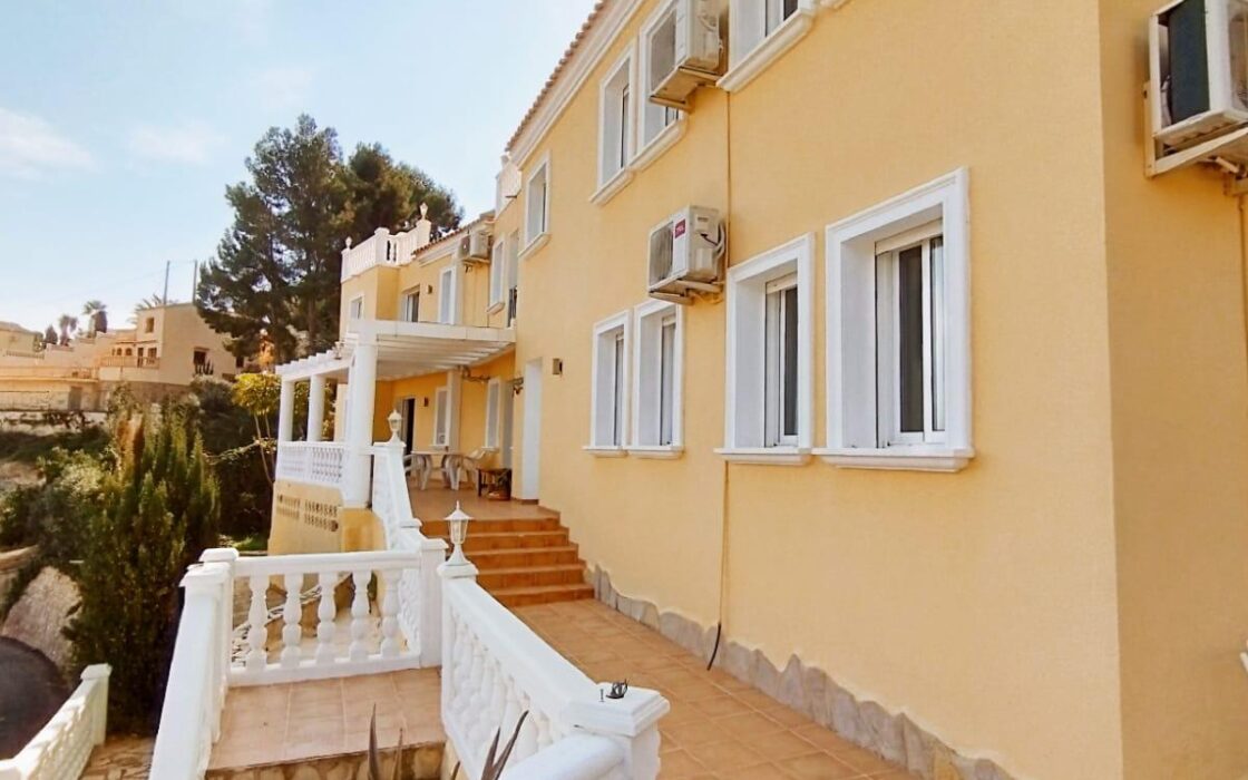 Вилла в Кальпе 476 кв.м з панорамним видом на море