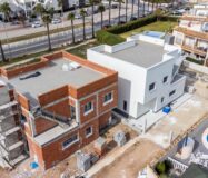 Вилла в Торревьехе 265 кв.м с бассейном у моря 2023 года