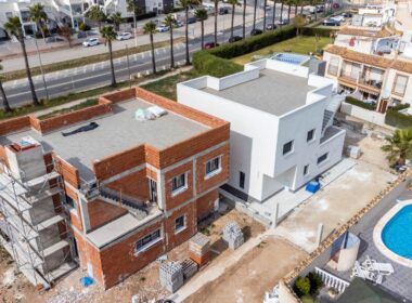 Вилла в Торревьехе 265 кв.м с бассейном у моря 2023 года