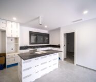 Вилла в Торревьехе 265 кв.м с бассейном у моря 2023 года