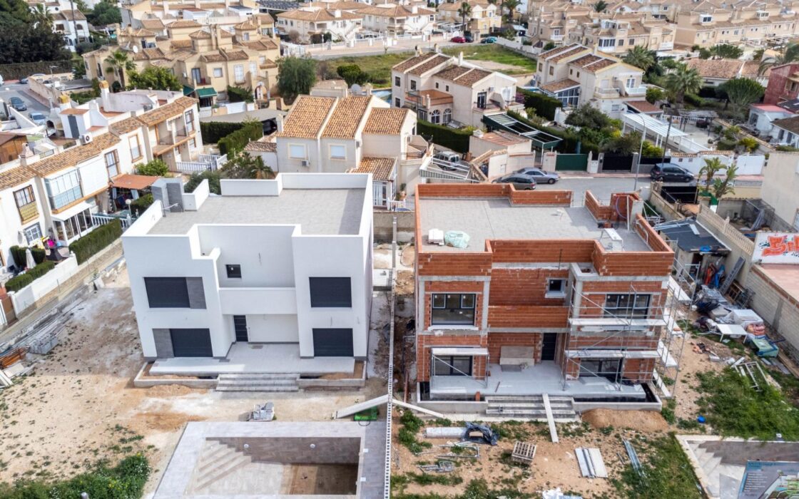 Вилла в Торревьехе 265 кв.м с бассейном у моря 2023 года