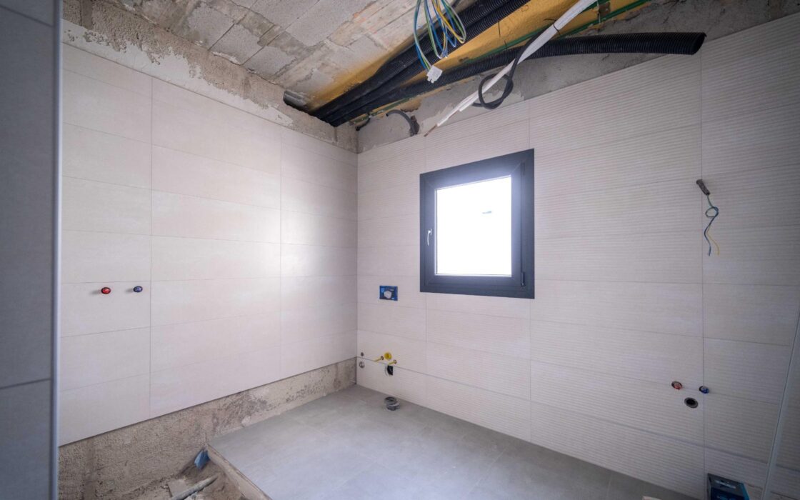 Вилла в Торревьехе 265 кв.м с бассейном у моря 2023 года