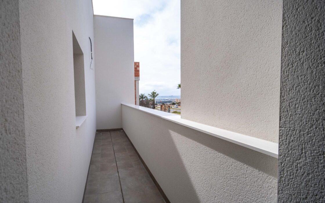 Вилла в Торревьехе 265 кв.м с бассейном у моря 2023 года