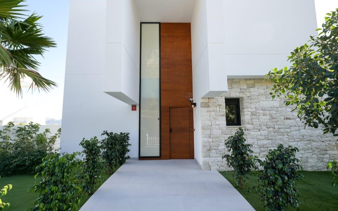 Вилла в Полопе 294 кв.м с террасой и видом на море